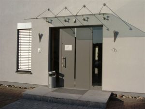 Haustür mit Vordach und Seitenteilen ( Bensheim )